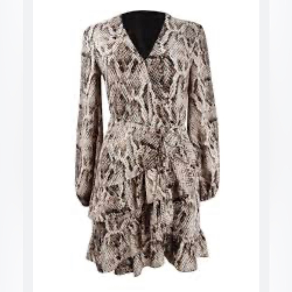 Beautiful wrap dress. Flattering fit. 1State